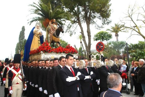 Regimiento_Suizo_Reding_escolta_honor_procesion_Pollinica_2013