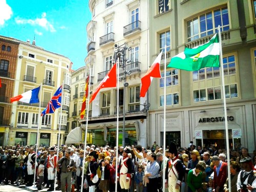 Izado_banderas_acto_homenaje_Reding_acto_Paz_1808_1813_2013_Malaga_autor_Juan_Antonio_Solis